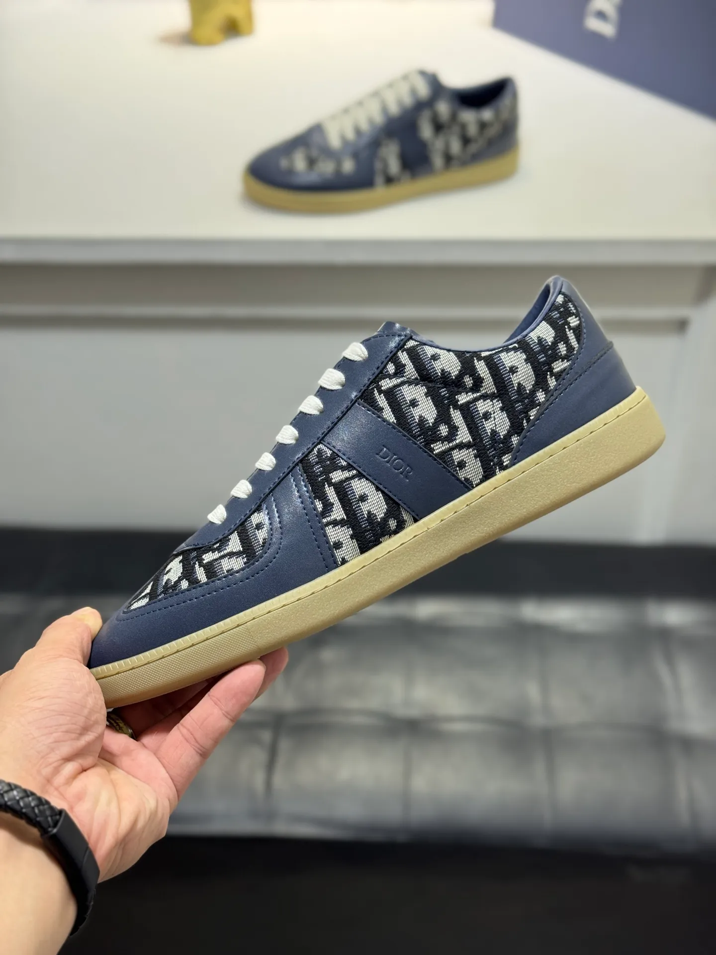 Men's Men's Shoes💰380【New Style】🎠🎠Dior🔍Top Purchasing Agency🇮🇹Di's hot style super popular sneakers are synchronized with the new product counters. The uppers are original Italian imported cowhide, the logo graphics are perfectly reproduced with complex craftsmanship necessary for fashionistas, and the imported soft sheepskin lining is Sole: The original sole is specially provided by the original factory. The exclusive movable molded sole is super comfortable. The original factory follows the order. 🔍🔍Multiple colors are available. You can enter and exit the counter at will. Welcome to compare. A must-have for trendy men. Code number: 38-44 (45 customized